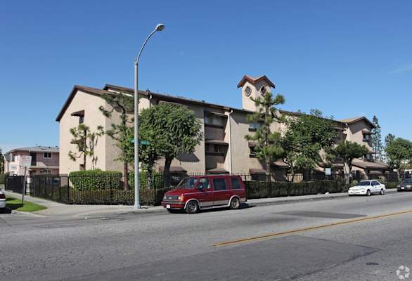 Pine Place Apts property